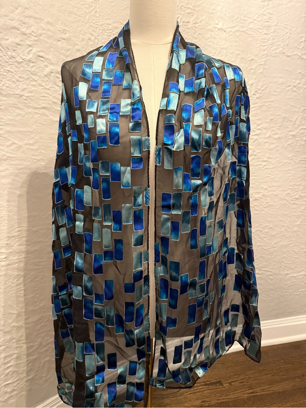 Women's Blue Mosaic Pattern Lightweight Scarf